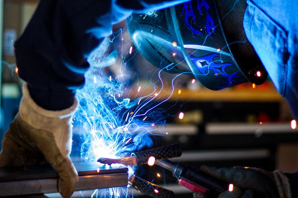 Metal welding with sparks