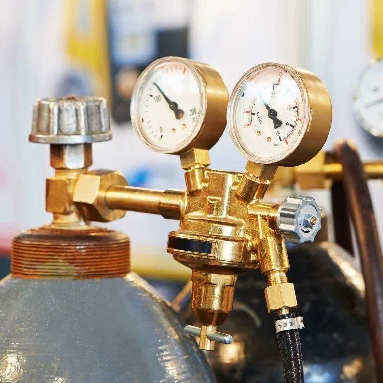 Gas cylinder pressure regulator gauges